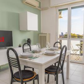 Easy Parking - 5 Min to Metro - Balcony - Quiet