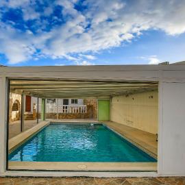 Cosy 1 bed pool house