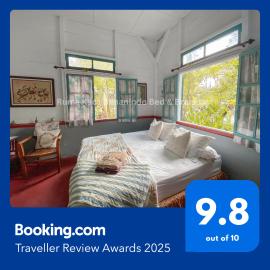 Ruma Kaca Simanindo Bed&Breakfast, hotel di Ambarita