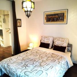 Chtx maison 7 pers jardin piscine, готель у місті Шатору