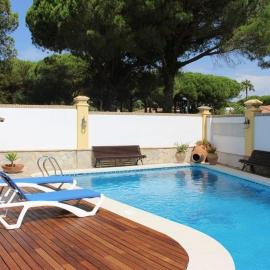 Villa con piscina junto a la playa, hotel i Roche