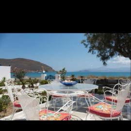 Lovely House Infront Of The Beach In Molos, hotel i Molos Parou