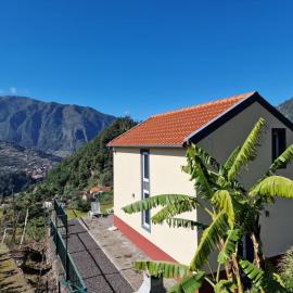 Zef's chalet, hotel in Senhora do Rosário