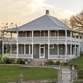 Historic 1BR Farmhouse - Firepit - Mountain Views