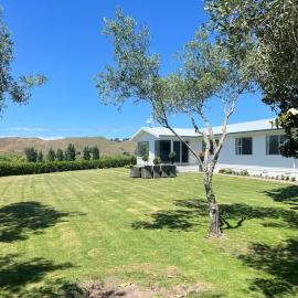 Wineries and cycle tracks on your doorstep