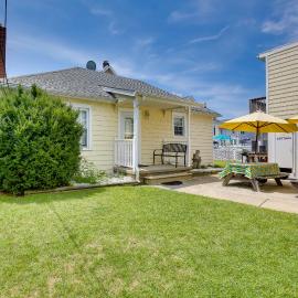 Walk to Beach & Boardwalk: Jersey Shore Cottage!, hotel in North Wildwood