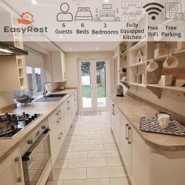 EasyRest Spalding - 6 Beds & Free Parking - Central & Quiet Location - Entire Spacious House, hotel in Spalding