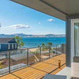 Willow Lake House - Lake Taupo Holiday Home