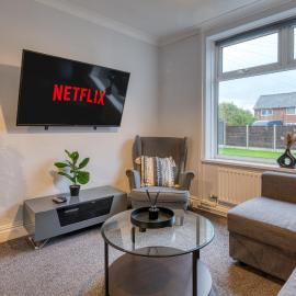 Charming 3BR Retreat Sleeps 6 Special Offer, Hotel in Carrington