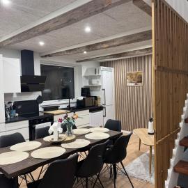 The Wild Swan - Big house with many beds in Odense - Free Parking，位于欧登塞的酒店