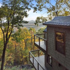 CloudPointe Retreat Treehouse, hotel di Stanardsville