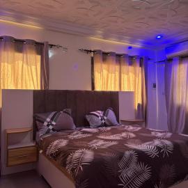 Super Studio avec Jacuzzi à Diamniadio، فندق في Déni Diarke