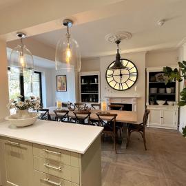 Stunning Town House in City Centre- Free Parking!