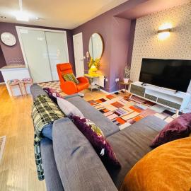 #12 Stylish Canalside Loft with Parking
