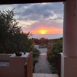 Casa Il Bergamotto - terrazza con vista tramonto, hotel di Pollara