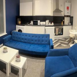 Modern Spacious 2 Bedroom Apt โรงแรมในRowley Regis
