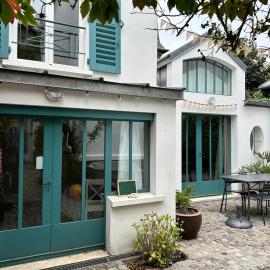 Petite maison calme dans un jardin, hotel in Bois-Colombes