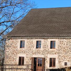 Gîte chez jeantou โรงแรมในMontgreleix