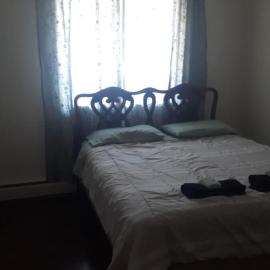 Cozy & bright private one-bed rm โรงแรมในเอดมันตัน