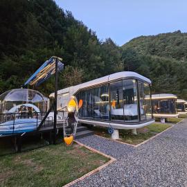 Galaxy X Hotel Type Caravan Glamping & Pension, hotel a Pyeongchang