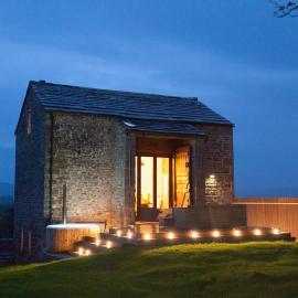 Owls Nook Barn, Luxury Barn with Hot Tub & Sauna