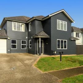 Spacious home on landing drive