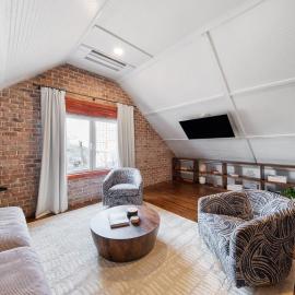 Historic Brick Loft - Downtown - Free Parking