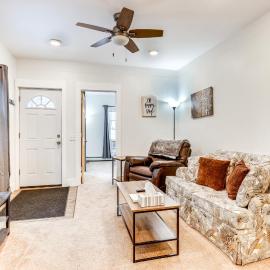 1 Mi to Dtwn: Pet-Friendly Corning Retreat, hotelli kohteessa Corning