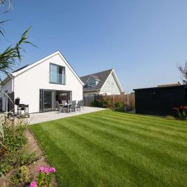 Surfer's Paradise Steps to Beach Sleek&Stylish, hotel in East Wittering