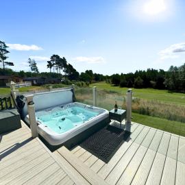 Hot Tub Lodge, Panoramic Views & Free Golf, Dog Friendly