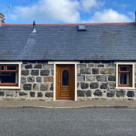 Number Forty Two, Portsoy - A 3 bedroom cottage with sea views, khách sạn ở Portsoy