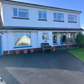 Entire house near beaches, footpaths, dog friendly