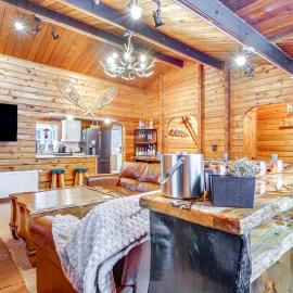 5 Mi to Breckenridge Ski Resort: Cozy Wood Cabin!