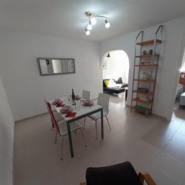 2 bed apt 10min walk to beach
