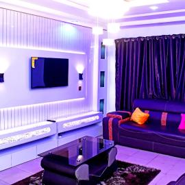 TS luxury apartment, hotelli kohteessa Egbe