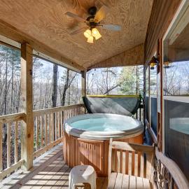 Secluded Nantahala 'Gone Hunting' Cabin w/ Hot Tub