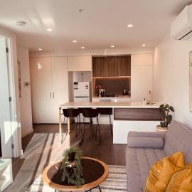 Cozy Retreat Central Box Hill the Place to Stay
