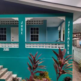 Jude Apartments، فندق في سوفريير