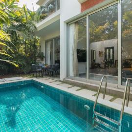 La Olalian by The Blue Kite - 2 & 3 BHK Designer Villas Near Anjuna Beach with Private Pool & Sun Deck & Garden, hotelli kohteessa Anjuna
