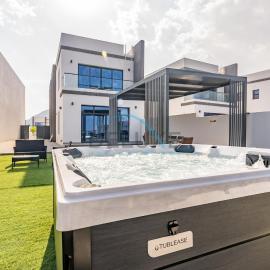 Getaway Deal 3BR with Outdoor Jacuzzi plus Scenic Views by Deluxe Holiday Homes