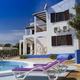 Estudios Blue Beach by Escape Home, Hotel in Cala en Forcat