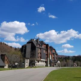 Centrum Promocji Leśnictwa w Mucznem, hotel a Lutowiska