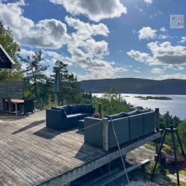 Charming Drøbak cabin breathtaking fjord views, hotel en Askholmane