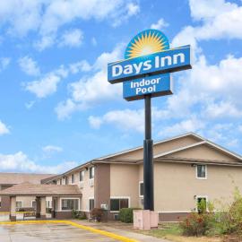 Days Inn by Wyndham Topeka, hotel sa Topeka