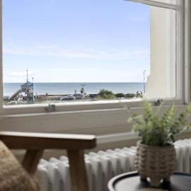 Sea Breeze, Luxury Views Seafront Stylish Home, готель у місті Тінмут