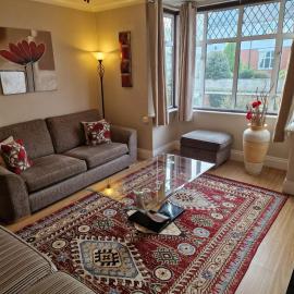 Hereford City - Goldcrest House - 4 Bedroom House With Parking, Located Very Close To City Centre & River Wye - Sleeps Up To 6 Guests - Hosted by RENTMYHOUSE
