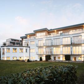 Hotel Vier Jahreszeiten an der Therme & Kliniken Bad Krozingen Nähe Freiburg & Schwarzwald Ideal für Wellness Kur & Business Ausflüge 24h Check In- WLAN & Parken gratis, viešbutis mieste Bad Krocingenas