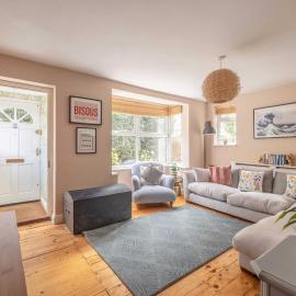 Staycation in Eton, 10 mins to Legoland & Castle - By Tempstay, hotel Dorneyben