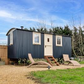 Finest Retreats - The Chicken Hut, hotel in Charlton