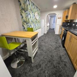 Levy Nook House 1 bed apartment 5 minute walk to Stockton town centre & Free Parking